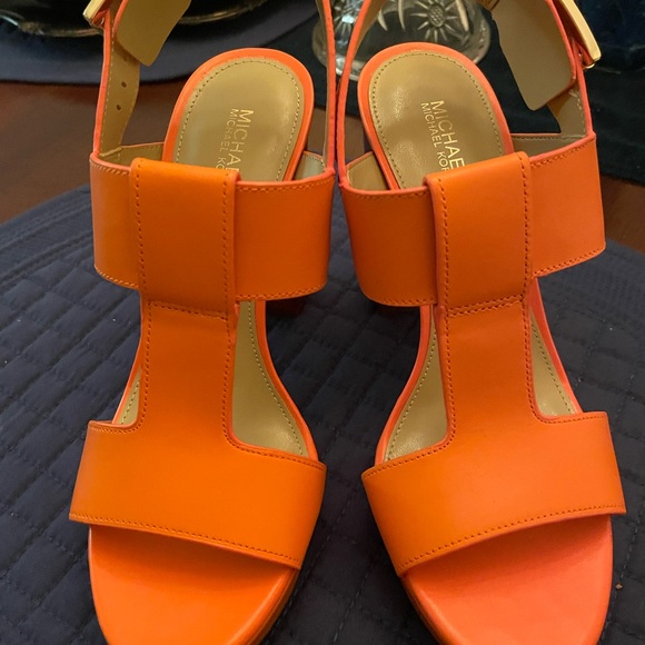 Michael Kors Apricot T Strap Leather Sandals 4” platform - brand new S7 - Picture 2 of 4